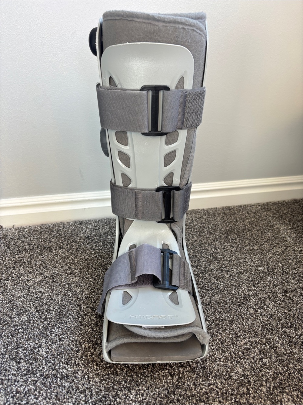 Aircast Walking Boot- Size Medium